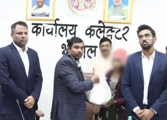 भोपाल कलेक्टर ने गोद लिए 5 टीबी मरीज भोपाल कलेक्टर ने गोद लिए 5 टीबी मरीज