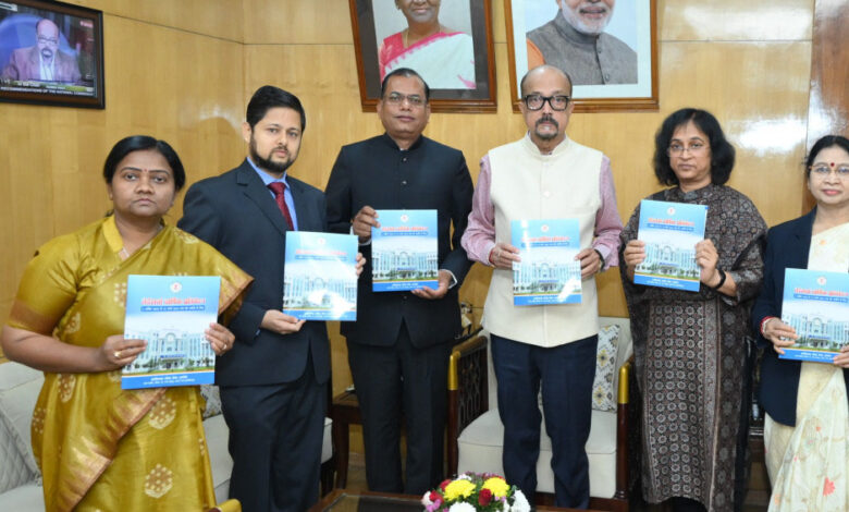 राज्यपाल डेका को लोक सेवा आयोग की कार्यवाहक अध्यक्ष सुशांडिल्य ने वार्षिक प्रतिवेदन सौंपा राज्यपाल डेका को लोक सेवा आयोग की कार्यवाहक अध्यक्ष सुशांडिल्य ने वार्षिक प्रतिवेदन सौंपा