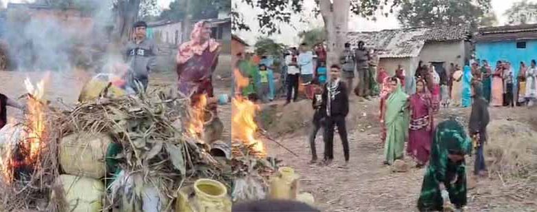 कलमीभाठा मोहल्ला में बनाई और बेची जा रही अवैध कच्ची महुआ शराब पर महिलाओं का फूटा गुस्सा कलमीभाठा मोहल्ला में बनाई और बेची जा रही अवैध कच्ची महुआ शराब पर महिलाओं का फूटा गुस्सा
