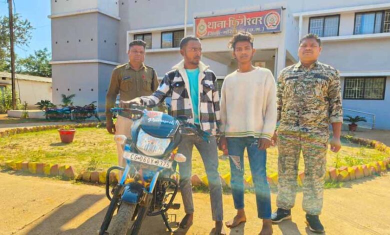 नशीली दवाईयों के साथ 2 तस्कर गिरफ्तार नशीली दवाईयों के साथ 2 तस्कर गिरफ्तार