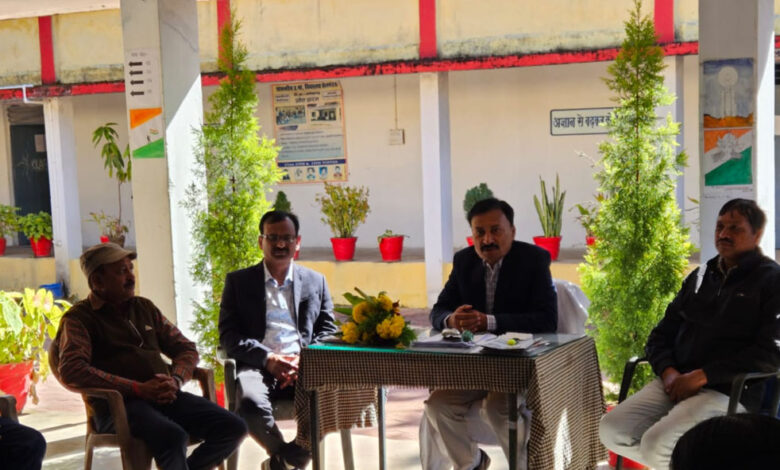 जिला शिक्षा अधिकारी का सघन निरीक्षण आगामी बोर्ड परीक्षा की समीक्षा एवं दिए कड़े निर्देश