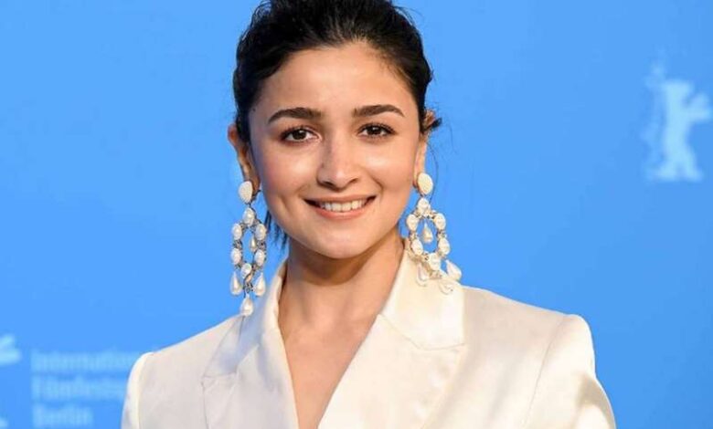 मेहनत के दम पर आलिया हुई सफल अभिनेत्रियों में शुमार मेहनत के दम पर आलिया हुई सफल अभिनेत्रियों में शुमार