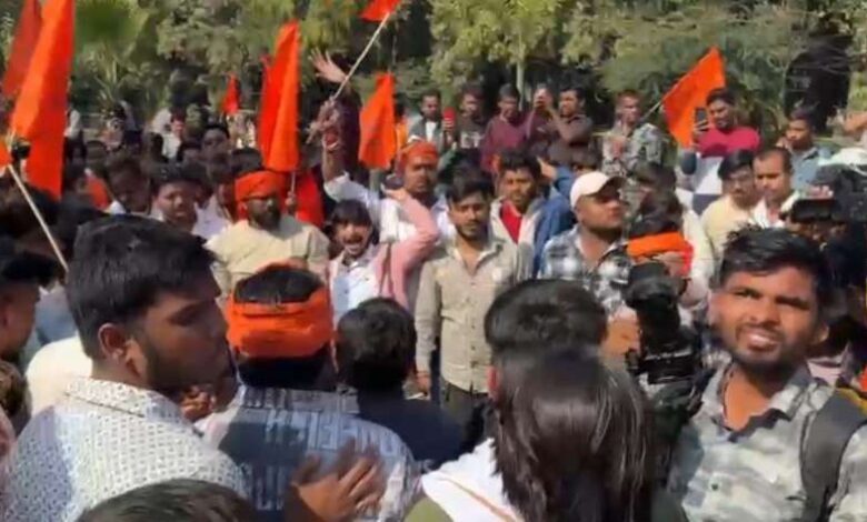 गौ माता की हत्या और तस्करी के खिलाफ सर्व हिंदू समाज का प्रदर्शन गौ माता की हत्या और तस्करी के खिलाफ सर्व हिंदू समाज का प्रदर्शन