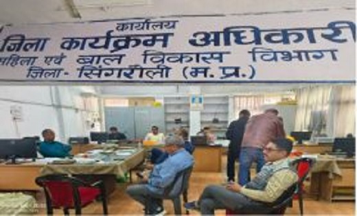 बर्तन घोटाला मामला: सिंगरौली में EOW की रेड, 5 करोड़ रुपए में खरीदे गए चम्मच और जग की हो रही जांच,1500 आंगनबाड़ियों में हुए थे सप्लाई बर्तन घोटाला मामला: सिंगरौली में EOW की रेड, 5 करोड़ रुपए में खरीदे गए चम्मच और जग की हो रही जांच,1500 आंगनबाड़ियों में हुए थे सप्लाई