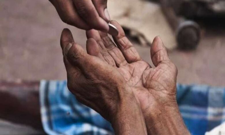 इंदौर में पहली बार भीख देने पर एफआईआर दर्ज, दो लोगों पर कार्रवाई इंदौर में पहली बार भीख देने पर एफआईआर दर्ज, दो लोगों पर कार्रवाई