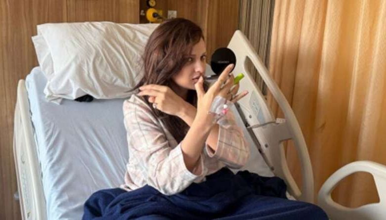 ‘बिग बॉस 13’ फेम हिमांशी खुराना अस्पताल में भर्ती, शेयर की अपनी तस्वीरें ‘बिग बॉस 13’ फेम हिमांशी खुराना अस्पताल में भर्ती, शेयर की अपनी तस्वीरें
