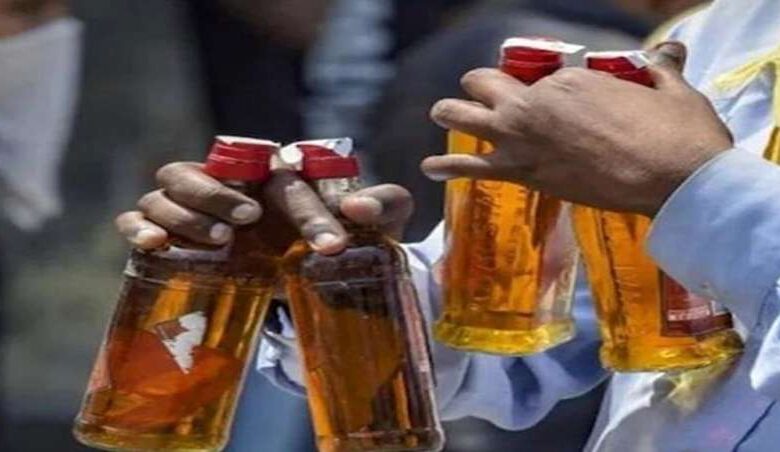 बिहार के पश्चिमी चंपारण जिले में जहरीली शराब का सेवन करने से 7 की मौत, पुलिस जांच में जुटी बिहार के पश्चिमी चंपारण जिले में जहरीली शराब का सेवन करने से 7 की मौत, पुलिस जांच में जुटी