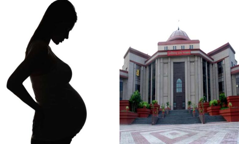 नाबालिग दुष्कर्म पीड़िता को गर्भपात की इजाजत, उसे दुष्कर्मी के बच्चे को जन्म देने के लिए मजबूर नहीं किया जा सकता- CG हाईकोर्ट नाबालिग दुष्कर्म पीड़िता को गर्भपात की इजाजत, उसे दुष्कर्मी के बच्चे को जन्म देने के लिए मजबूर नहीं किया जा सकता- CG हाईकोर्ट