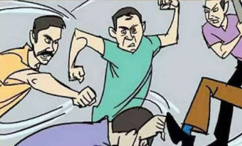 इंदौर: चेकिंग के दौरान पुलिसकर्मी की पिटाई, खुद को अध्यक्ष बताकर करी गाली-गलौज इंदौर: चेकिंग के दौरान पुलिसकर्मी की पिटाई, खुद को अध्यक्ष बताकर करी गाली-गलौज