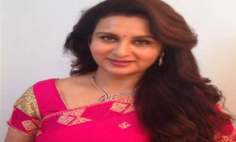 बॉलीवुड एक्ट्रेस पूनम ढिल्लों के घर में चोरी, उड़ा ले गए हीरे का हार बॉलीवुड एक्ट्रेस पूनम ढिल्लों के घर में चोरी, उड़ा ले गए हीरे का हार