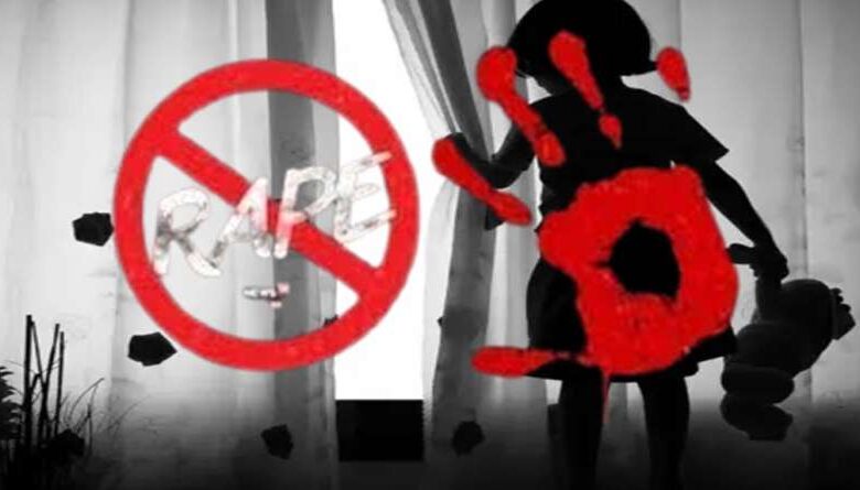 सीतामढ़ी में 3 साल की मासूम भतीजी के साथ चाचा ने किया दुष्कर्म, पुलिस ने आरोपी को किया गिरफ्तार सीतामढ़ी में 3 साल की मासूम भतीजी के साथ चाचा ने किया दुष्कर्म, पुलिस ने आरोपी को किया गिरफ्तार