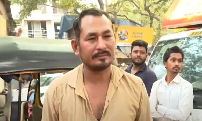 सैफ अली खान की मदद करने वाले ऑटो ड्राइवर को मिला हजारों का ईनाम सैफ अली खान की मदद करने वाले ऑटो ड्राइवर को मिला हजारों का ईनाम