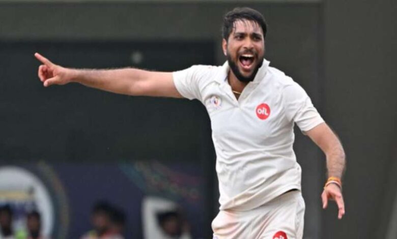 सिद्धार्थ देसाई ने गुजरात के लिए रणजी में रचा इतिहास, एक पारी में 9 विकेट सिद्धार्थ देसाई ने गुजरात के लिए रणजी में रचा इतिहास, एक पारी में 9 विकेट