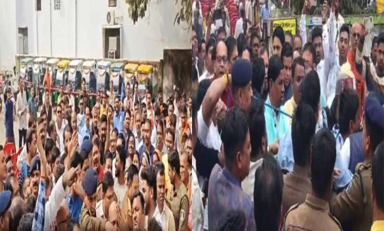 भाटापारा में भाजपा और कांग्रेस कार्यकर्ताओं के बीच जमकर मारपीट, हुआ जमकर हंगामा भाटापारा में भाजपा और कांग्रेस कार्यकर्ताओं के बीच जमकर मारपीट, हुआ जमकर हंगामा
