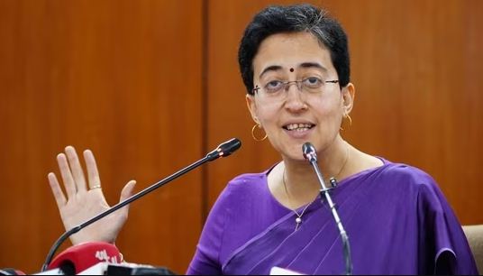 आतिशी ने लगाया बीजेपी पर आरोप, हार के डर से केजरीवाल पर करा रही हमले आतिशी ने लगाया बीजेपी पर आरोप, हार के डर से केजरीवाल पर करा रही हमले