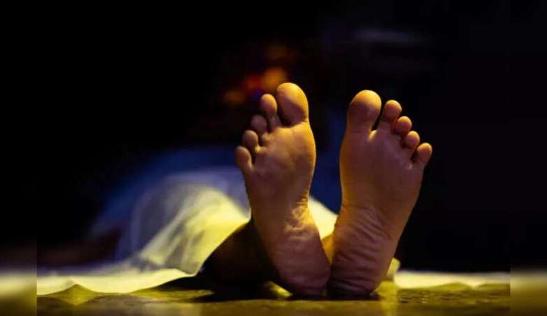 मुरुम खदान में युवक की खून से सनी लाश मिलने से सनसनी मुरुम खदान में युवक की खून से सनी लाश मिलने से सनसनी