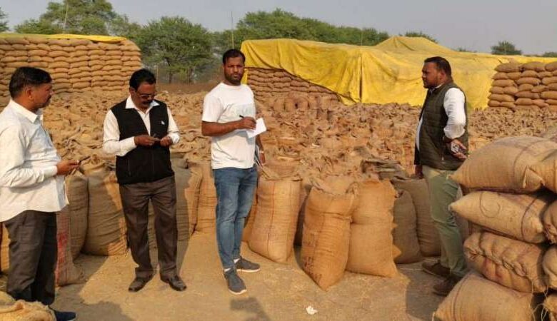 भौतिक सत्यापन में 5 खरीदी केन्द्रों में 52.84 लाख की गड़बड़ी भौतिक सत्यापन में 5 खरीदी केन्द्रों में 52.84 लाख की गड़बड़ी