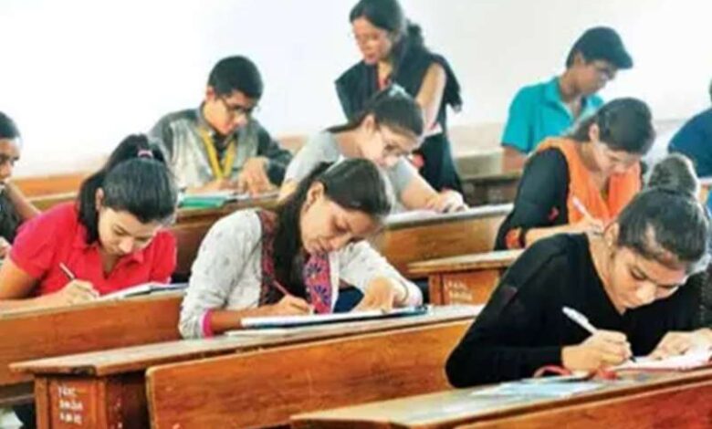 अब 10वीं और 12वीं में 80 अंक के होंगे एग्जाम अब 10वीं और 12वीं में 80 अंक के होंगे एग्जाम