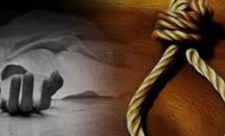 डिप्रेशन की शिकार महिला ने फांसी लगाकर दी जान, वीडियो बनाकर बहन को भेजा डिप्रेशन की शिकार महिला ने फांसी लगाकर दी जान, वीडियो बनाकर बहन को भेजा