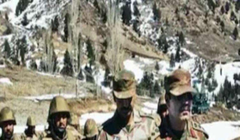 पाकिस्तान में सुरक्षा बलों का बड़ा ऑपरेशन, खैबर पख्तूनख्वा में 8 खदान श्रमिकों को किया रिहा पाकिस्तान में सुरक्षा बलों का बड़ा ऑपरेशन, खैबर पख्तूनख्वा में 8 खदान श्रमिकों को किया रिहा