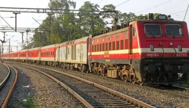 रेलवे बोर्ड ने ‘कवच’ सुरक्षा प्रणाली की अधिसूचना जारी की, लागू करने के नियम बनाए रेलवे बोर्ड ने ‘कवच’ सुरक्षा प्रणाली की अधिसूचना जारी की, लागू करने के नियम बनाए