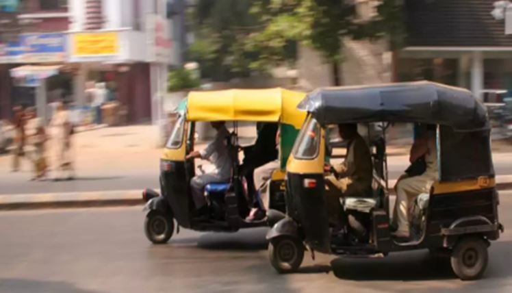 जनता को महंगाई का झटका; महाराष्ट्र में बढ़ा ऑटो-टैक्सी का किराया, पब्लिक ट्रांसपोर्ट हुआ महंगा जनता को महंगाई का झटका; महाराष्ट्र में बढ़ा ऑटो-टैक्सी का किराया, पब्लिक ट्रांसपोर्ट हुआ महंगा