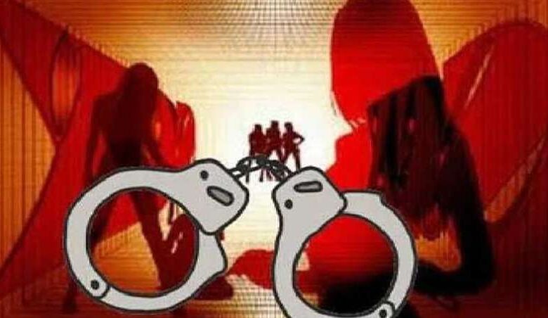 स्पा सेंटर की आड़ में चल रहा था जिस्मफरोशी का धंधा, पुलिस ने मारा छापा स्पा सेंटर की आड़ में चल रहा था जिस्मफरोशी का धंधा, पुलिस ने मारा छापा