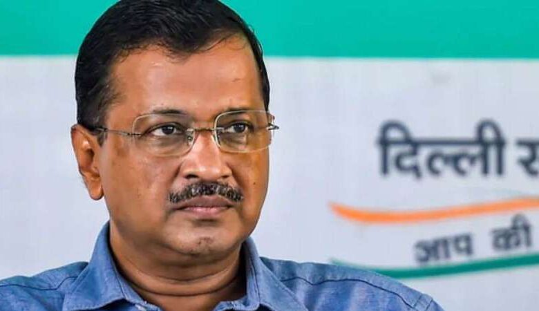 दिल्ली चुनाव: AAP के 8 विधायकों का इस्तीफा, केजरीवाल पर गिरी गाज दिल्ली चुनाव: AAP के 8 विधायकों का इस्तीफा, केजरीवाल पर गिरी गाज