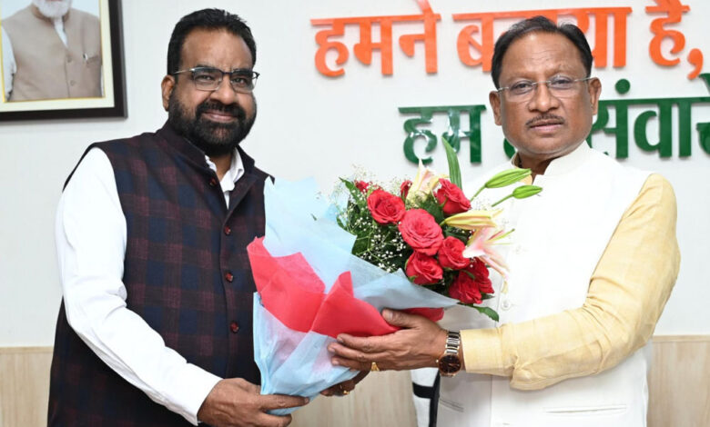 मुख्यमंत्री विष्णु देव साय से महात्मा गांधी उद्यानिकी एवं वानिकी विश्वविद्यालय के कुलपति ने की सौजन्य मुलाकात मुख्यमंत्री विष्णु देव साय से महात्मा गांधी उद्यानिकी एवं वानिकी विश्वविद्यालय के कुलपति ने की सौजन्य मुलाकात
