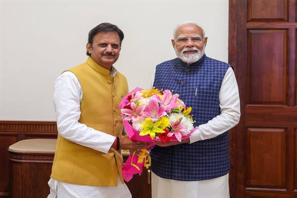 प्रधानमंत्री मोदी से उप मुख्यमंत्री शुक्ल ने की शिष्टाचार भेंट प्रधानमंत्री मोदी से उप मुख्यमंत्री शुक्ल ने की शिष्टाचार भेंट