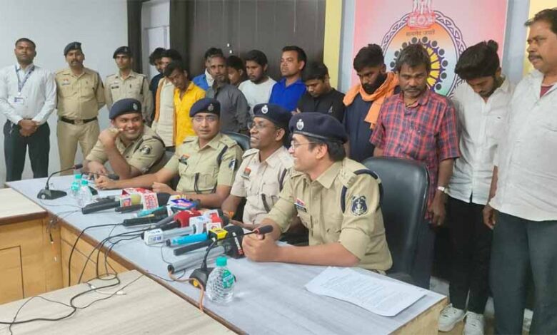 अवैध लेन-देन में इस्तेमाल किए गए फर्जी बैंक अकाउंट धारकों के खिलाफ बिलासपुर पुलिस ने बड़ी कार्रवाई, 19 आरोपी गिरफ्तार