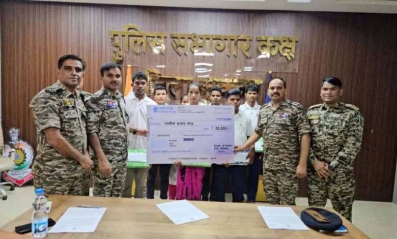 सुकमा में सक्रिय एक नक्सली दंपति सहित 7 हार्डकोर नक्सलियों ने फिर किया आत्मसमर्पण सुकमा में सक्रिय एक नक्सली दंपति सहित 7 हार्डकोर नक्सलियों ने फिर किया आत्मसमर्पण