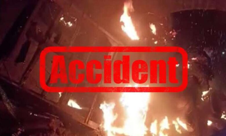 फरीदाबाद में डंपर ड्राइवर की बिजली के खंभे से टकराकर जिंदा जलने से मौत फरीदाबाद में डंपर ड्राइवर की बिजली के खंभे से टकराकर जिंदा जलने से मौत