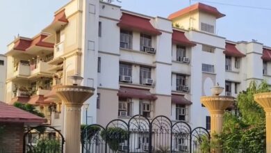 नोएडा वेस्ट में बढ़ती बीमारियों से लोग परेशान, पेट दर्द और उल्टी की समस्या आम