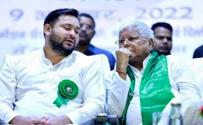 लैंड फॉर जॉब मामले में लालू परिवार को कोर्ट का समन, 11 मार्च को पेश होने का आदेश लैंड फॉर जॉब मामले में लालू परिवार को कोर्ट का समन, 11 मार्च को पेश होने का आदेश
