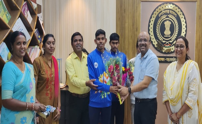 पैरा एथलेटिक्स वर्ल्ड चैंपियनशिप 2025 : सुखदेव केवट ने 400 मीटर दौड़ में सिल्वर मेडल जीतकर छत्तीसगढ़ का किया नाम रोशन पैरा एथलेटिक्स वर्ल्ड चैंपियनशिप 2025 : सुखदेव केवट ने 400 मीटर दौड़ में सिल्वर मेडल जीतकर छत्तीसगढ़ का किया नाम रोशन
