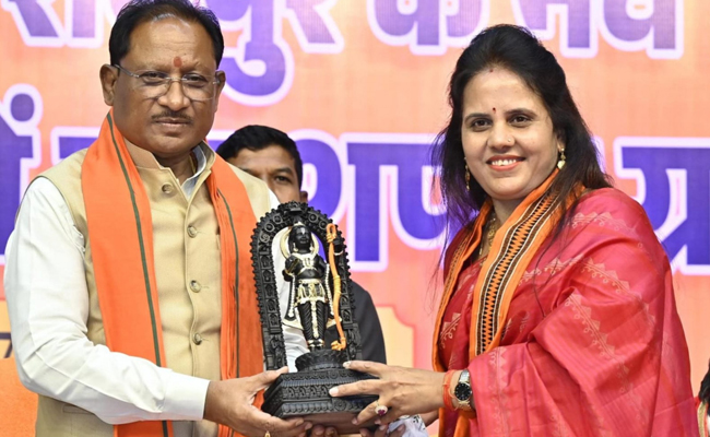 नगर निगम रायपुर के नव निर्वाचित महापौर एवं पार्षदों का शपथ ग्रहण सम्पन्न नगर निगम रायपुर के नव निर्वाचित महापौर एवं पार्षदों का शपथ ग्रहण सम्पन्न