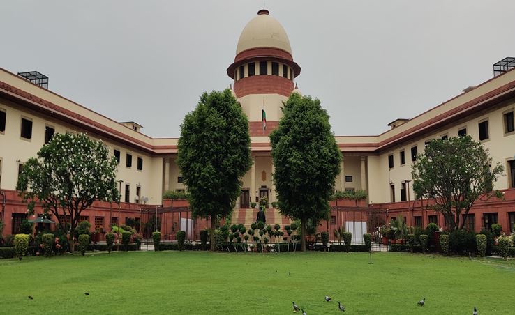 सुप्रीम कोर्ट ने असम सरकार को दी फटकार, हिरासत केंद्रों में बंद लोगों पर कार्रवाई करने को कहा सुप्रीम कोर्ट ने असम सरकार को दी फटकार, हिरासत केंद्रों में बंद लोगों पर कार्रवाई करने को कहा