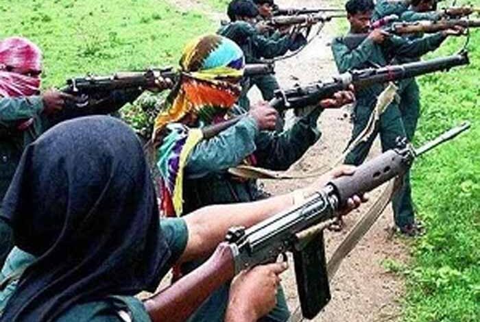 पंचायत चुनाव में भय का माहौल फैलाना के लिए नक्सलियों ने सरपंच प्रत्याशी को उतारा मौत के घाट पंचायत चुनाव में भय का माहौल फैलाना के लिए नक्सलियों ने सरपंच प्रत्याशी को उतारा मौत के घाट