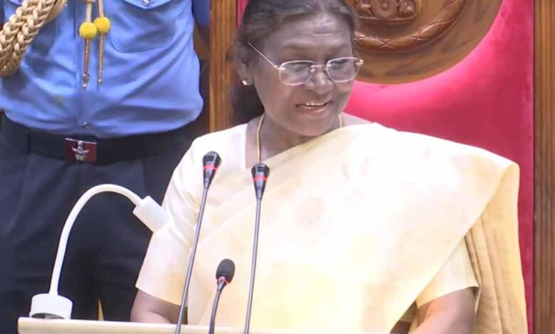 छत्तीसगढ़ विधानसभा में राष्ट्रपति का संबोधन: बोली – मेरा छत्तीसगढ़ से गहरा संबंध छत्तीसगढ़ विधानसभा में राष्ट्रपति का संबोधन: बोली – मेरा छत्तीसगढ़ से गहरा संबंध