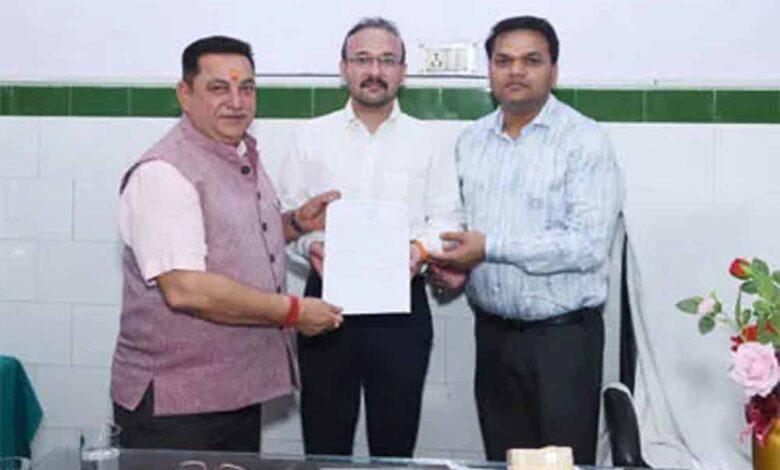 सरकारी अस्पताल में 2 घंटे फ्री सेवा देंगे डॉ. ईश्वर पैगिया सरकारी अस्पताल में 2 घंटे फ्री सेवा देंगे डॉ. ईश्वर पैगिया