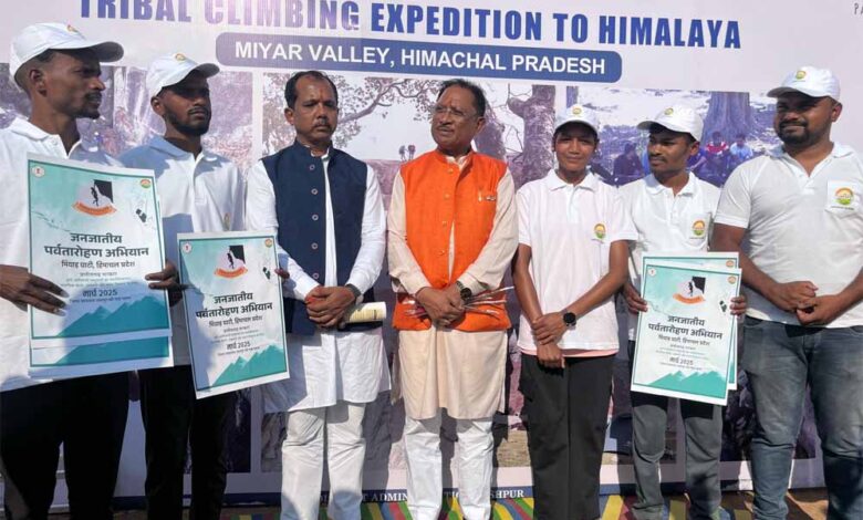 अल्पाइन पर्वतारोहण में जनजातीय प्रतिभा: जशपुर के पर्वतारोहियों का अनूठा अभियान अल्पाइन पर्वतारोहण में जनजातीय प्रतिभा: जशपुर के पर्वतारोहियों का अनूठा अभियान
