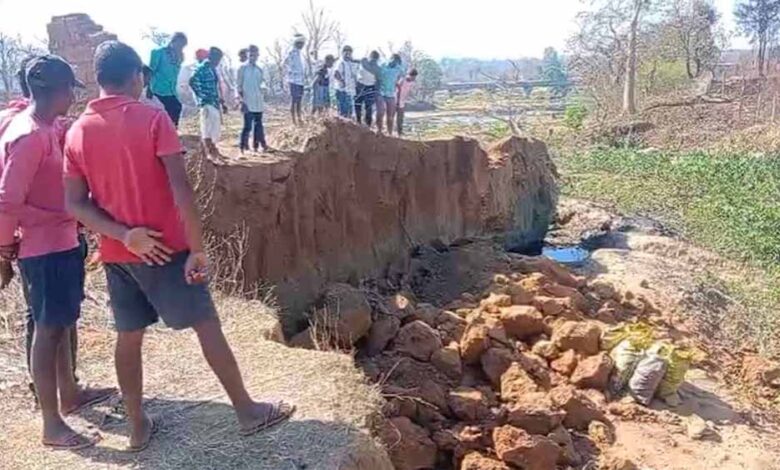 अवैध खदान से कोयला निकाल रहे दो ग्रामीण दबे अवैध खदान से कोयला निकाल रहे दो ग्रामीण दबे