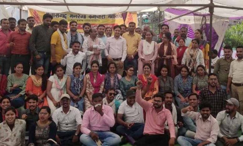 4 महीने से नहीं मिला मनरेगा कर्मियों को वेतन, कर्मियों का सवाल: कैसे होगा सुशासन पर विश्वास? 4 महीने से नहीं मिला मनरेगा कर्मियों को वेतन, कर्मियों का सवाल: कैसे होगा सुशासन पर विश्वास?