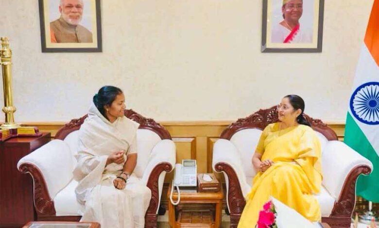 केन्द्रीय महिला एवं बाल विकास मंत्री से मंत्री राजवाड़े ने की सौजन्य मुलाकात केन्द्रीय महिला एवं बाल विकास मंत्री से मंत्री राजवाड़े ने की सौजन्य मुलाकात