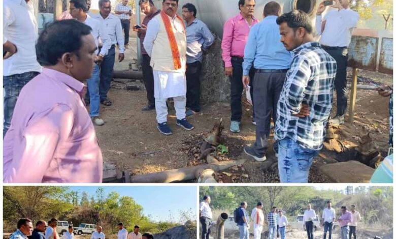 महापौर ने पेयजल समस्या निराकरण के लिए किया दौरा महापौर ने पेयजल समस्या निराकरण के लिए किया दौरा