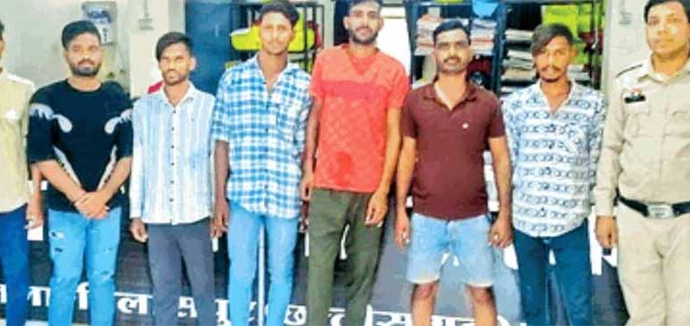 बिलासपुर में होली के पहले धारदार हथियार लेकर घूम रहे बदमाशों पर पुलिस ने कसा शिकंजा