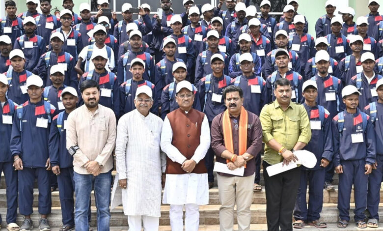 विधानसभा परिसर में गूंज उठी बीजापुर के युवाओं की बुलंद आवाज – ‘नक्सलवाद से मुक्ति और विकास की राह पर आगे बढ़ने का है इरादा’ विधानसभा परिसर में गूंज उठी बीजापुर के युवाओं की बुलंद आवाज – ‘नक्सलवाद से मुक्ति और विकास की राह पर आगे बढ़ने का है इरादा’