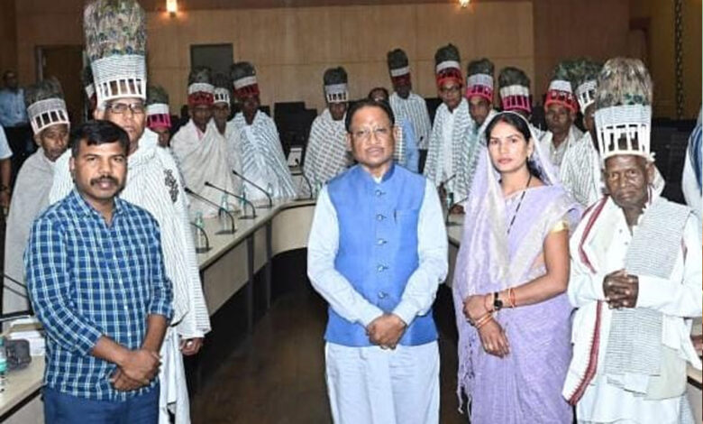 रायपुर : मुख्यमंत्री विष्णुदेव साय से अखिल भारतीय रामनामी महासभा के प्रतिनिधियों ने की सौजन्य भेंट रायपुर : मुख्यमंत्री विष्णुदेव साय से अखिल भारतीय रामनामी महासभा के प्रतिनिधियों ने की सौजन्य भेंट