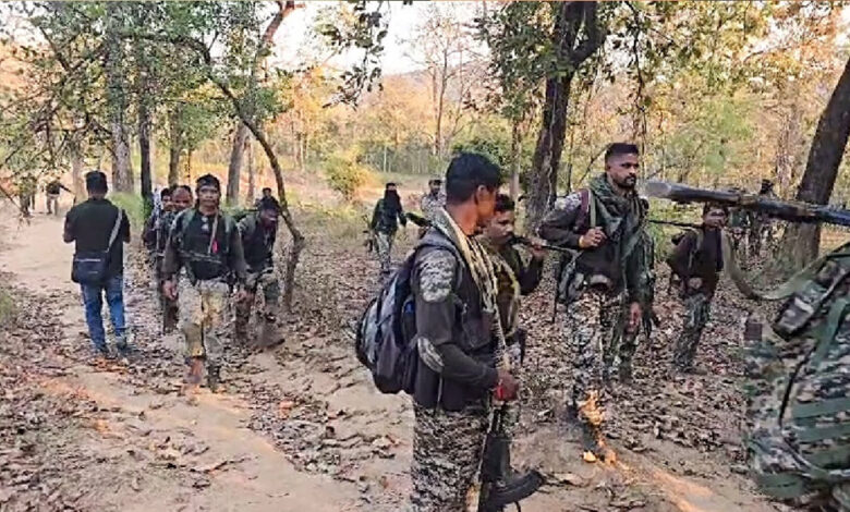 दंतेवाड़ा में सुरक्षा बलों और नक्सलियों के बीच मुठभेड़, 25 लाख के इनामी नक्सली सहित 3 मारे गए